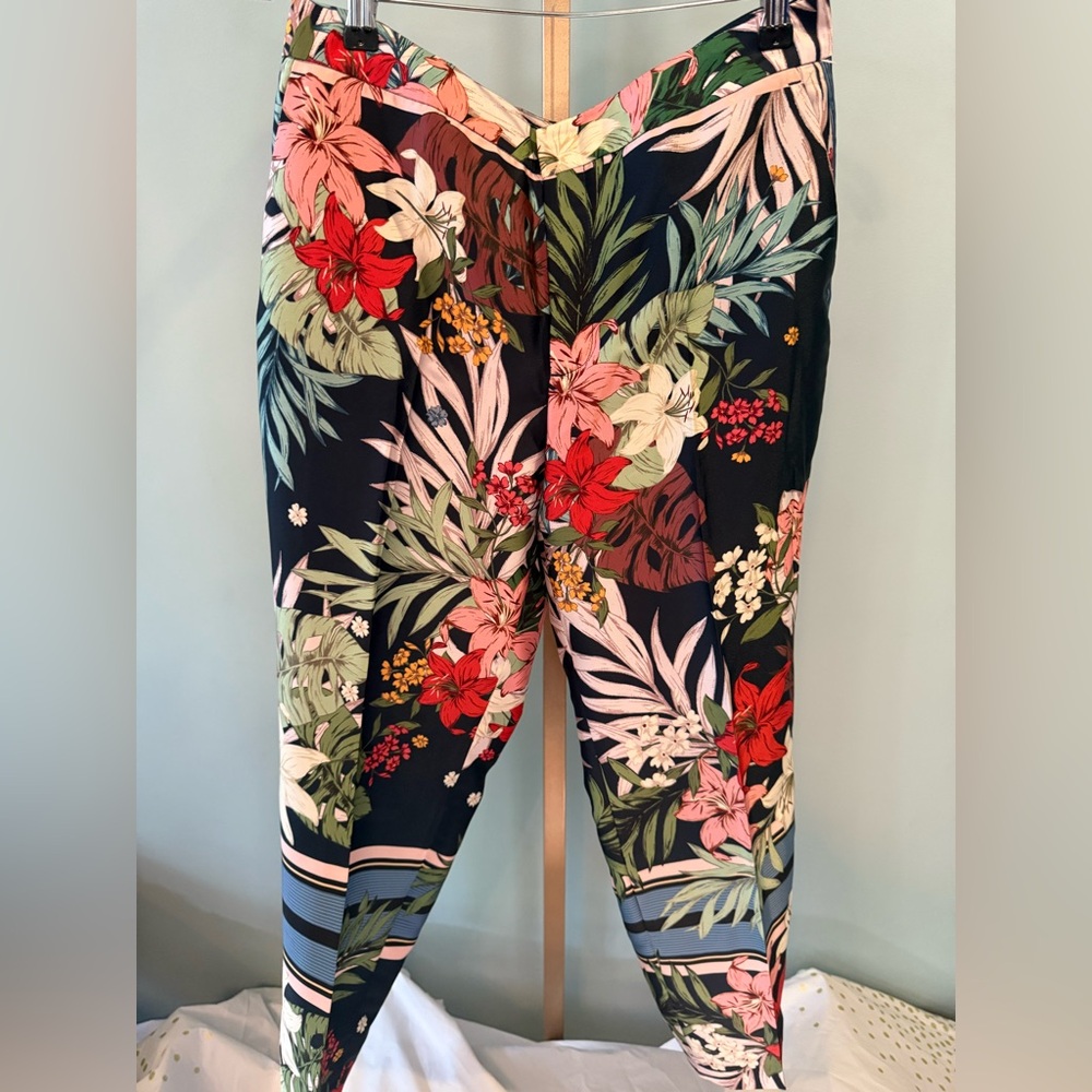 NWOT Zara Floral Print Mid Rise Straight Leg Satin Pants Size Small